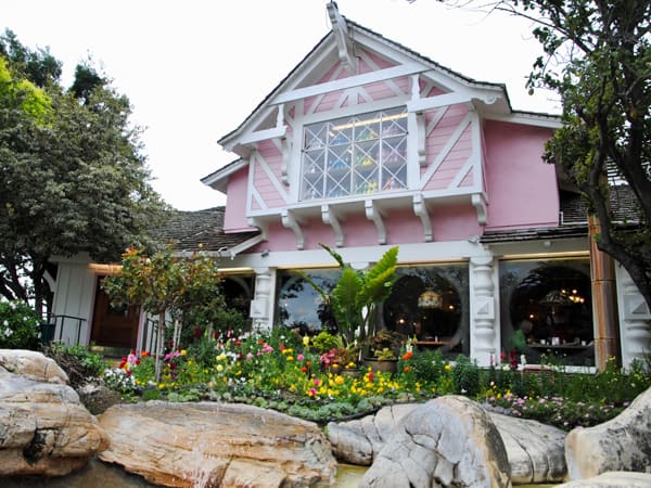 Madonna-Inn-front_600